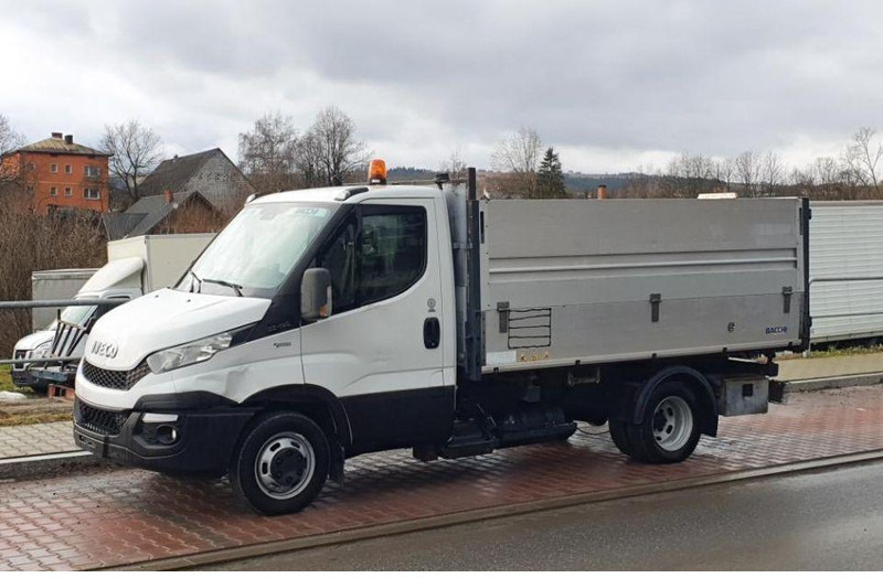 Iveco Daily 35c-14 3 way tipper BENZIN - Transportbil med tippflak: bild 2 Iveco Daily 35c-14 3 way tipper BENZIN - Transportbil med tippflak: bild 2