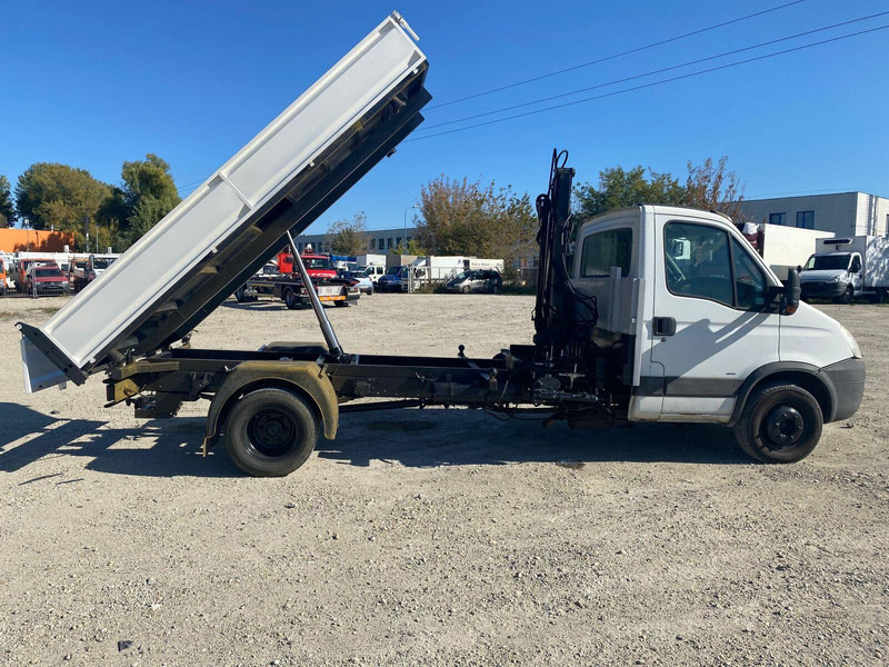 Iveco Daily 65 C 18 - 3 sided Tipper + HIAB 033T Crane - Transportbil med tippflak: bild 2 Iveco Daily 65 C 18 - 3 sided Tipper + HIAB 033T Crane - Transportbil med tippflak: bild 2