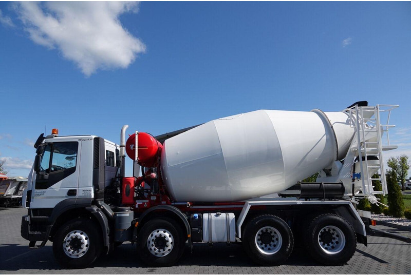 Iveco TRAKKER 410 / 8X4 / BETONOMIESZARKA 9 M3 / PUTZMEISTER / ALUFELG - Betongbil: bild 3 Iveco TRAKKER 410 / 8X4 / BETONOMIESZARKA 9 M3 / PUTZMEISTER / ALUFELG - Betongbil: bild 3