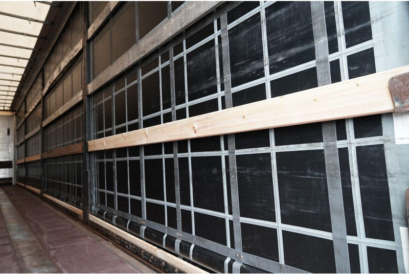 Kapelltrailer Kögel FIRANKA / MEGA / OŚ PODNOSZONA / OSIE SAF / DACH PODNOSZONY / LO: bild 17 Kapelltrailer Kögel FIRANKA / MEGA / OŚ PODNOSZONA / OSIE SAF / DACH PODNOSZONY / LO: bild 17