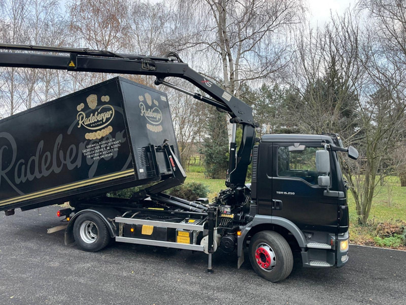 MAN TGM 15.250 Hoof lift + Crane - Lastväxlare lastbil, Kranbil: bild 1 MAN TGM 15.250 Hoof lift + Crane - Lastväxlare lastbil, Kranbil: bild 1