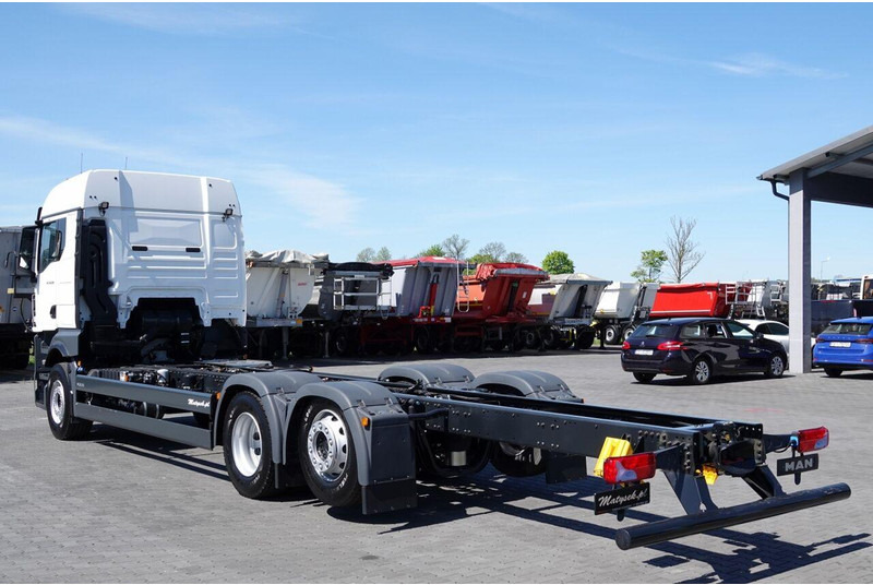 MAN TGX 26.520 / 6x2 / RAMA DŁ. 9,1M / OŚ PODNOSZONA / SKRĘTNA / DO - Chassi lastbil: bild 4 MAN TGX 26.520 / 6x2 / RAMA DŁ. 9,1M / OŚ PODNOSZONA / SKRĘTNA / DO - Chassi lastbil: bild 4