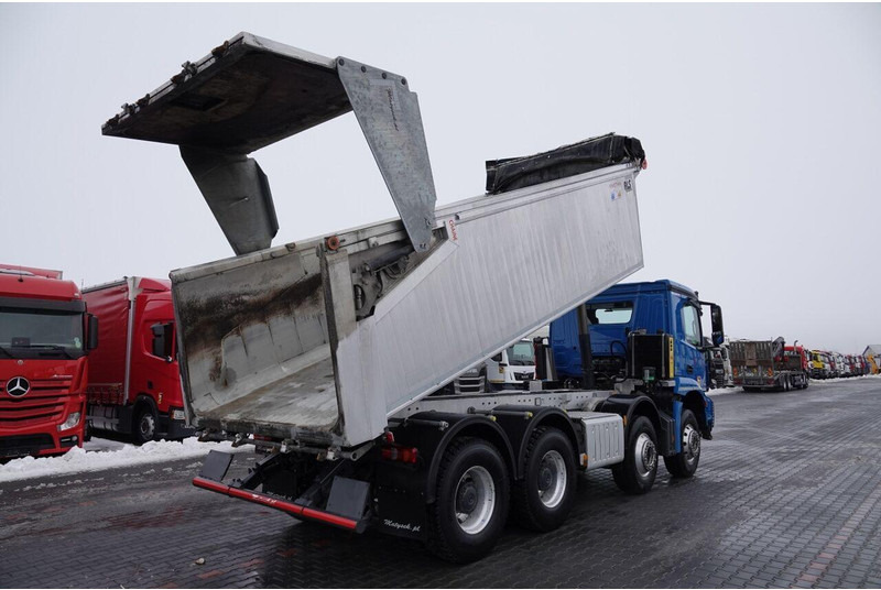 Mercedes-Benz AROCS 3243 / 8x4 / WYWROTKA 20m3 / TYLNOZSYP / EURO 6 / OPONY 10 - Tippbil lastbil: bild 4 Mercedes-Benz AROCS 3243 / 8x4 / WYWROTKA 20m3 / TYLNOZSYP / EURO 6 / OPONY 10 - Tippbil lastbil: bild 4