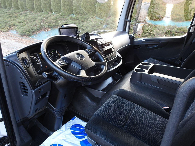 Mercedes-Benz ATEGO 12.24 KONTENER CHŁODNIA -10*C WINDA 16 PALET FUNKCJA GRZAN - Kylbil lastbil: bild 2 Mercedes-Benz ATEGO 12.24 KONTENER CHŁODNIA -10*C WINDA 16 PALET FUNKCJA GRZAN - Kylbil lastbil: bild 2