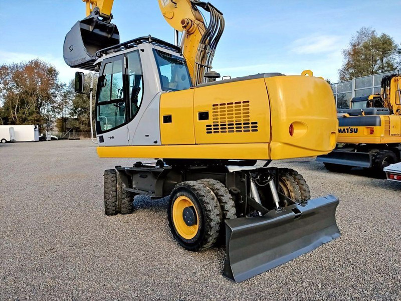 New Holland WE 190 - Grävmaskin på däck: bild 3 New Holland WE 190 - Grävmaskin på däck: bild 3