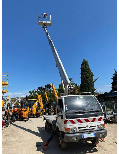Nissan Cabstar Lifting basket 22 m - Transportbil: bild 1 Nissan Cabstar Lifting basket 22 m - Transportbil: bild 1