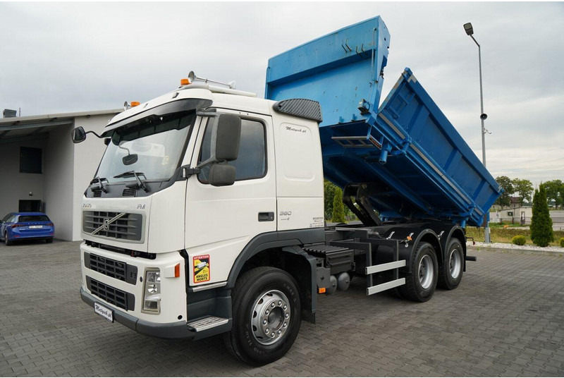 Volvo FM 360 / 6x4 / WYWROTKA DWUSTRONNA / HYDROBURTA / MANUAL / SPROW - Tippbil lastbil: bild 2 Volvo FM 360 / 6x4 / WYWROTKA DWUSTRONNA / HYDROBURTA / MANUAL / SPROW - Tippbil lastbil: bild 2