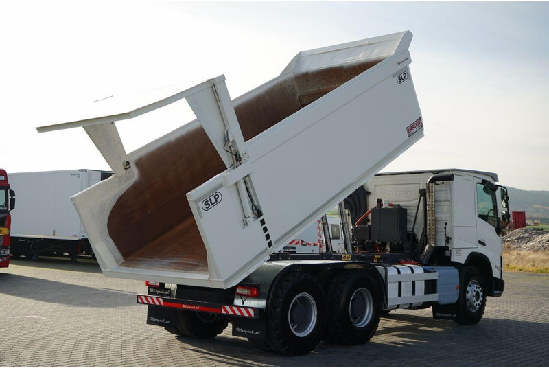 Volvo FMX 550 / 6x4 / WYWROTKA / WOZIDŁO / HARDOX / HYDRAULICZNA KLAPA - Tippbil lastbil: bild 4 Volvo FMX 550 / 6x4 / WYWROTKA / WOZIDŁO / HARDOX / HYDRAULICZNA KLAPA - Tippbil lastbil: bild 4