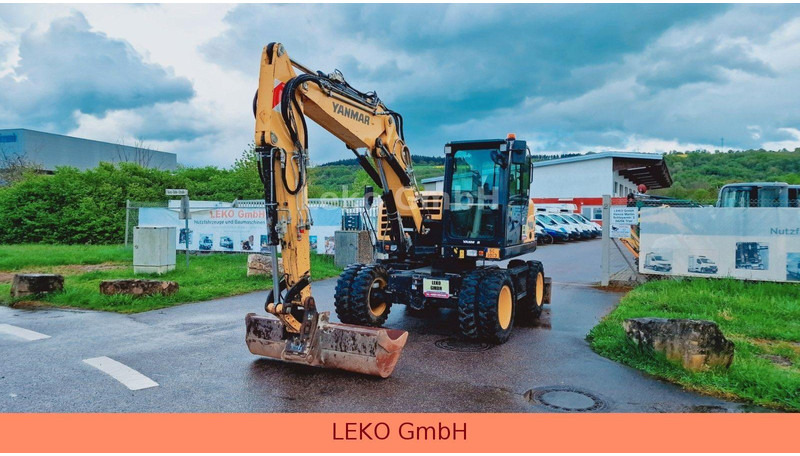 Yanmar B 95W Mit Drei Löffeln und Ein Hammer - Grävmaskin på däck: bild 3 Yanmar B 95W Mit Drei Löffeln und Ein Hammer - Grävmaskin på däck: bild 3