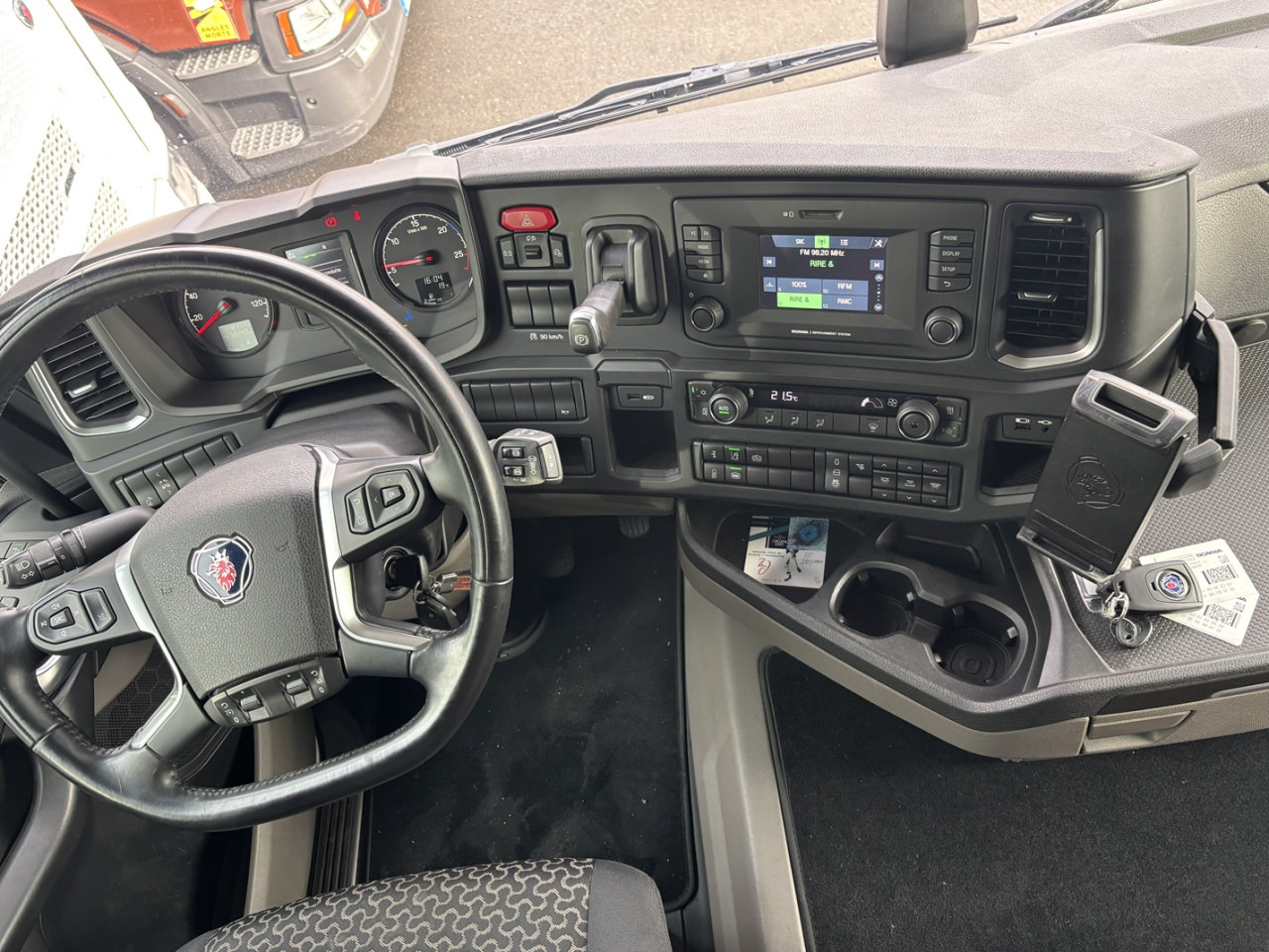 SCANIA R 460 A4x2NA - Dragbil: bild 2 SCANIA R 460 A4x2NA - Dragbil: bild 2