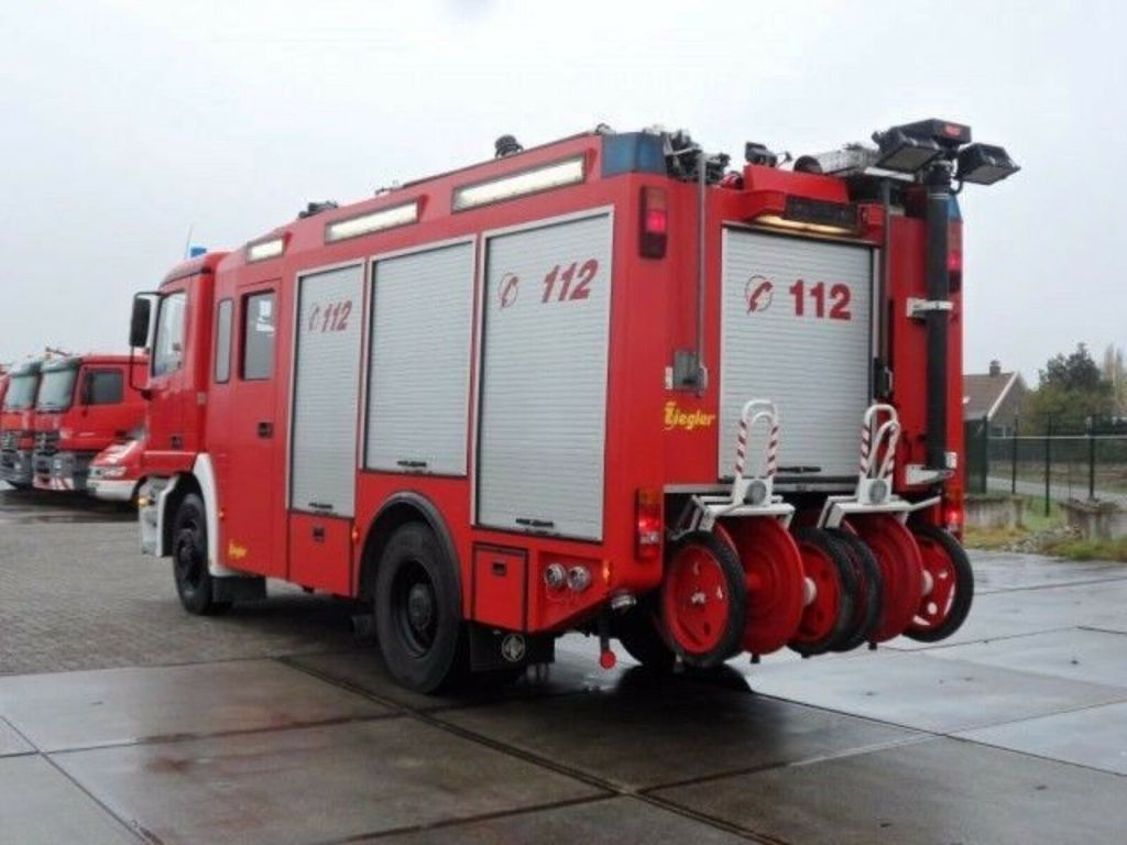 Mercedes-Benz ACTROS 1835 Feuerwehr 2080 L Fire Unit !! - Släck/ Räddningsvagn: bild 4 Mercedes-Benz ACTROS 1835 Feuerwehr 2080 L Fire Unit !! - Släck/ Räddningsvagn: bild 4