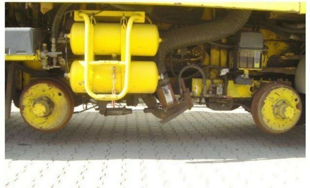 Mercedes-Benz SK 1820 4x2 Schienenreinigungs Kehrmaschine RAIL - Sopmaskin: bild 2 Mercedes-Benz SK 1820 4x2 Schienenreinigungs Kehrmaschine RAIL - Sopmaskin: bild 2