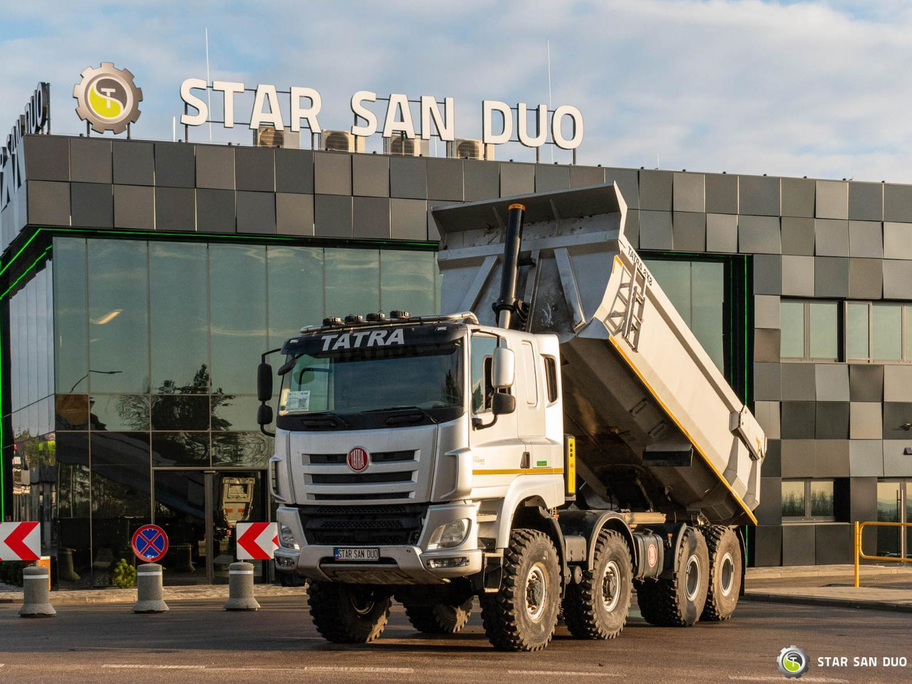 - Tippbil lastbil: bild 1 - Tippbil lastbil: bild 1