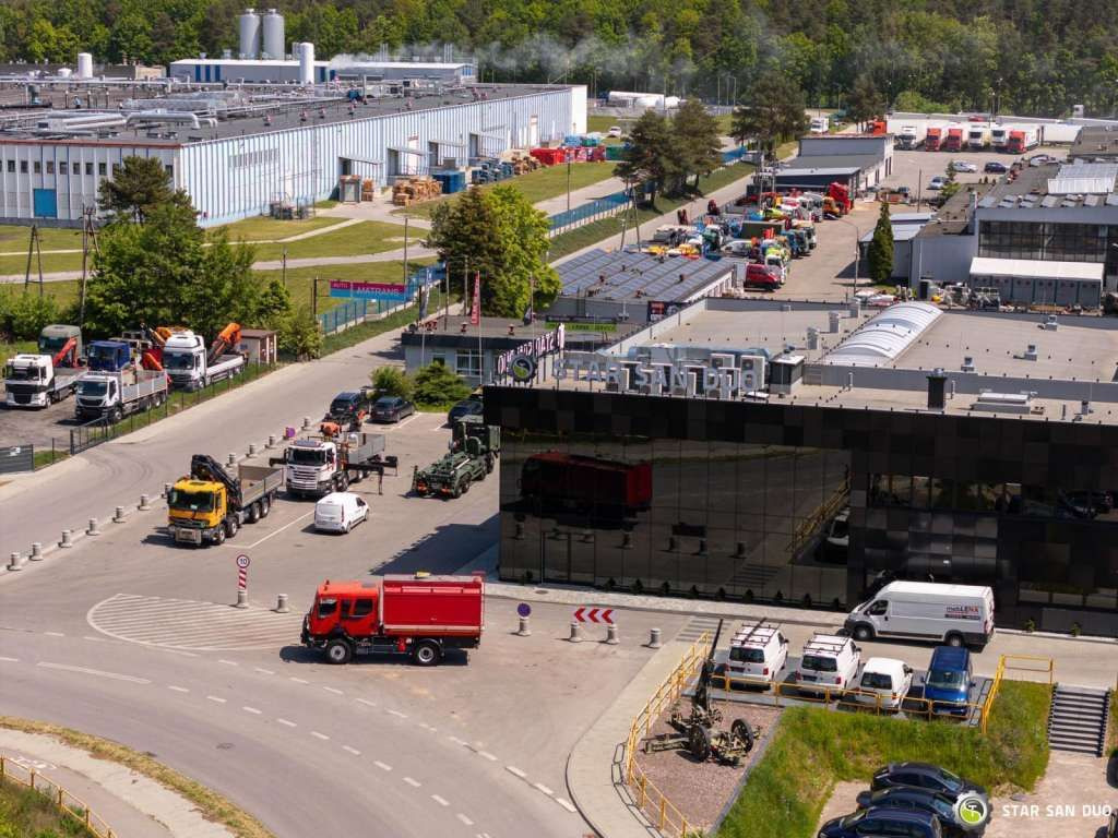 Renault MIDLUM 4x4 DOKA Brigade Double Cabin Camper - Chassi lastbil: bild 2 Renault MIDLUM 4x4 DOKA Brigade Double Cabin Camper - Chassi lastbil: bild 2