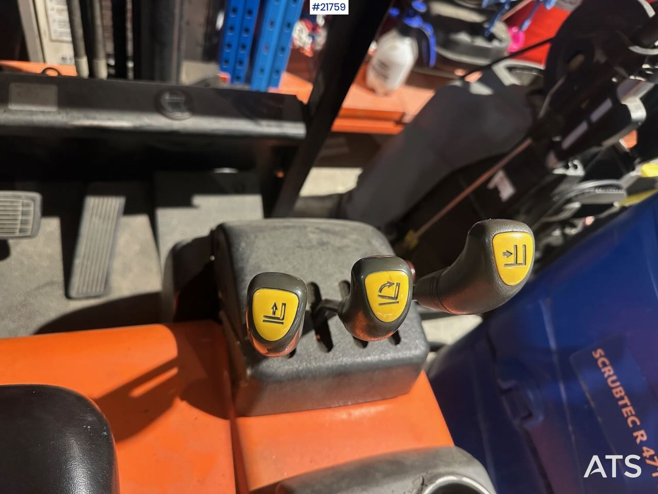 Daewoo B20T truck m/ 4,5 m løftehøyde - Låg lastare semitrailer: bild 4 Daewoo B20T truck m/ 4,5 m løftehøyde - Låg lastare semitrailer: bild 4