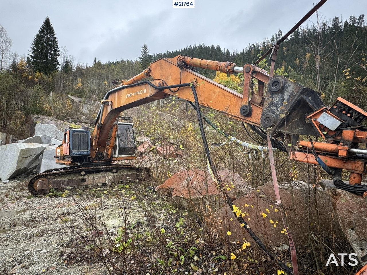 Hitachi Ca 1988 Hitachi FH220LC graver selges som rep.objekt. Ikke kjørbar. - Bandgrävare: bild 4 Hitachi Ca 1988 Hitachi FH220LC graver selges som rep.objekt. Ikke kjørbar. - Bandgrävare: bild 4