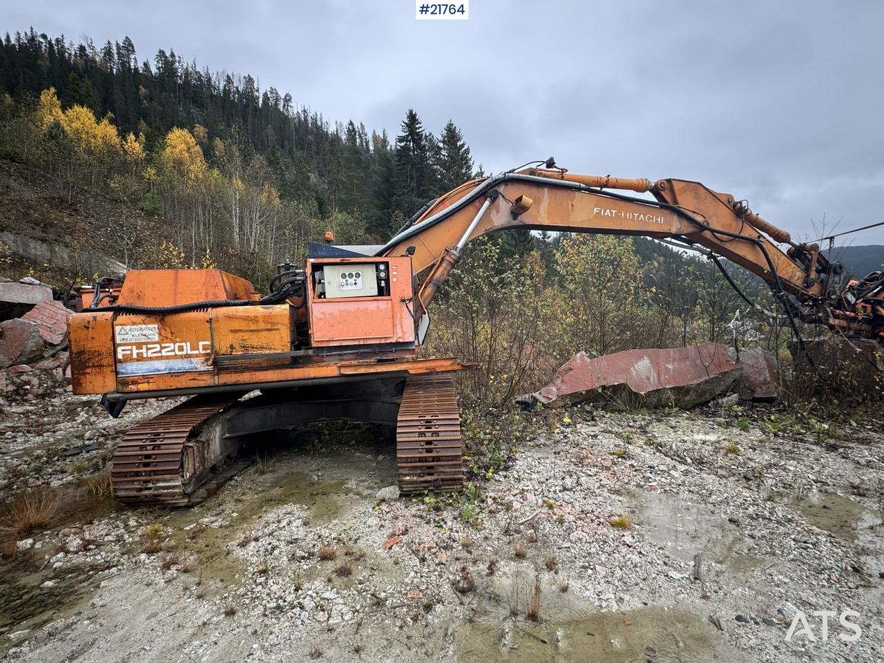 Hitachi Ca 1988 Hitachi FH220LC graver selges som rep.objekt. Ikke kjørbar. - Bandgrävare: bild 5 Hitachi Ca 1988 Hitachi FH220LC graver selges som rep.objekt. Ikke kjørbar. - Bandgrävare: bild 5