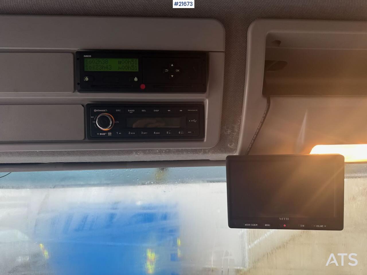 Lastbil med skåp Iveco 75E-210 4x2 skapbil m/ lift SE VIDEO: bild 30