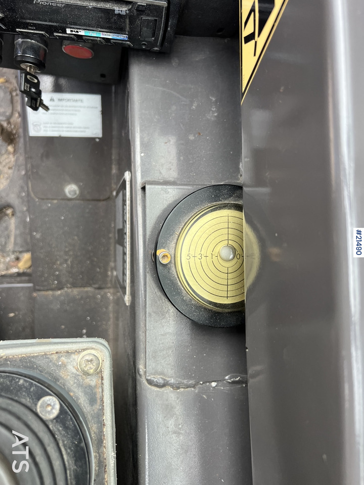 Teleskoplastar Manitou MRT2540 m/ radiostyring, mannskapskorg, 2 sett pallegafler, jibb med vinsj (1.5 tonn): bild 33