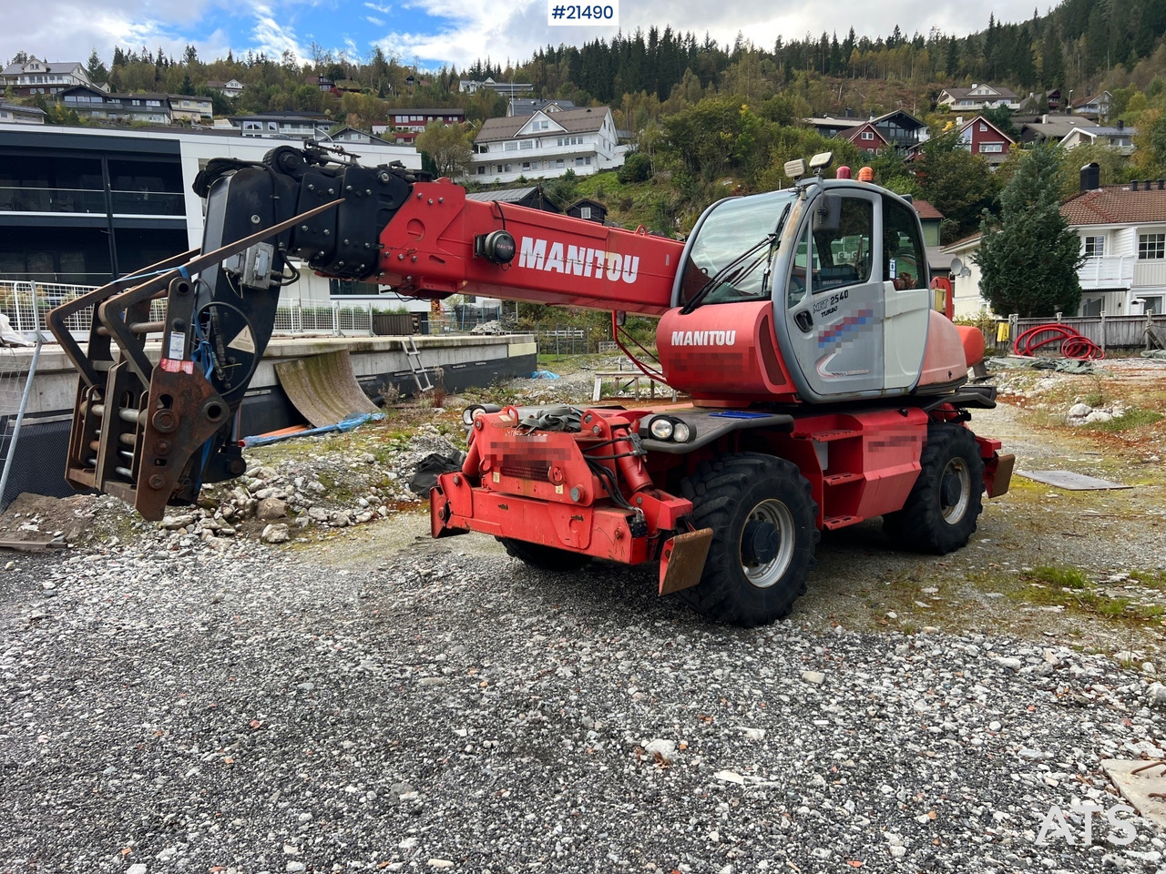 Manitou MRT2540 m/ radiostyring, mannskapskorg, 2 sett pallegafler, jibb med vinsj (1.5 tonn) - Teleskoplastar: bild 1 Manitou MRT2540 m/ radiostyring, mannskapskorg, 2 sett pallegafler, jibb med vinsj (1.5 tonn) - Teleskoplastar: bild 1