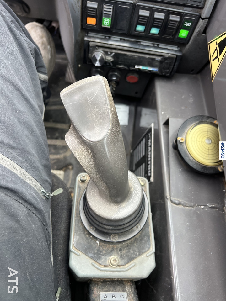 Teleskoplastar Manitou MRT2540 m/ radiostyring, mannskapskorg, 2 sett pallegafler, jibb med vinsj (1.5 tonn): bild 30