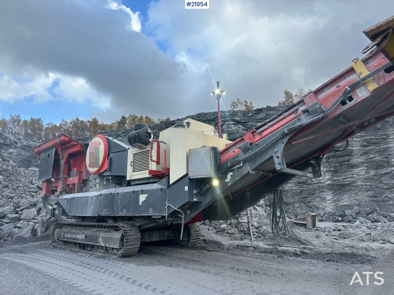 Sandvik UJ440i kjeftknuser. SE VIDEO. - Kävkross: bild 1 Sandvik UJ440i kjeftknuser. SE VIDEO. - Kävkross: bild 1