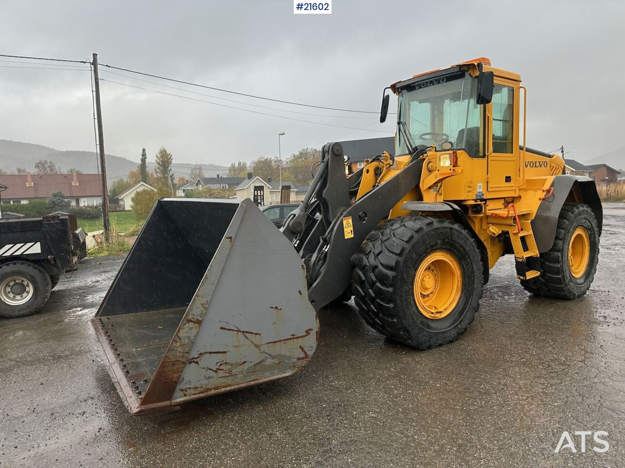 Volvo L90E hjullaster m/ 3. og 4. funksjon, skuffe, 2 sett dekk og multifaster. Nettopp påkostet 100.000kr - Hjullastare: bild 3 Volvo L90E hjullaster m/ 3. og 4. funksjon, skuffe, 2 sett dekk og multifaster. Nettopp påkostet 100.000kr - Hjullastare: bild 3