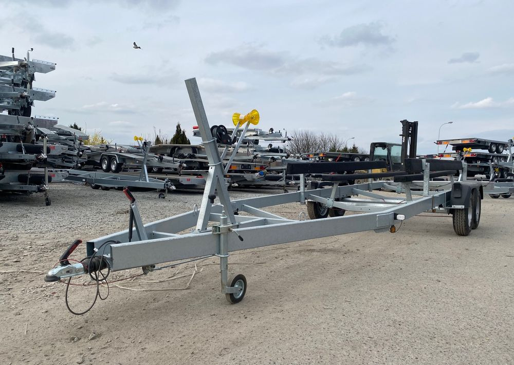 Boro PRZYCZEPA PODŁODZIOWA STYL AMERYKAŃSKI 7,80M - Båttrailer: bild 2 Boro PRZYCZEPA PODŁODZIOWA STYL AMERYKAŃSKI 7,80M - Båttrailer: bild 2