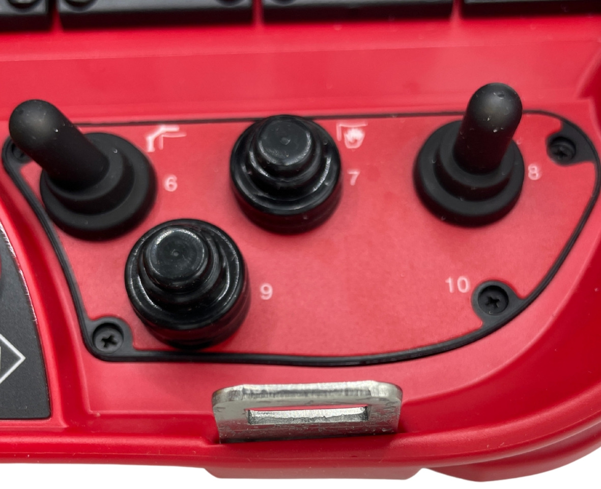 Right panel with button radio remote Scanreco RC400 - Elektriskt system för Lastbilskran: bild 1 Right panel with button radio remote Scanreco RC400 - Elektriskt system för Lastbilskran: bild 1