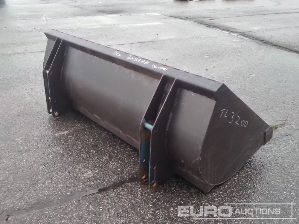 62" Loading Bucket to suit Front Loader - Skopa: bild 5 62" Loading Bucket to suit Front Loader - Skopa: bild 5