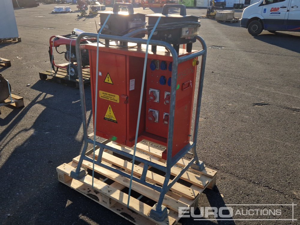 Electrical Distribution Boxes (3 of) - Entreprenadutrustning: bild 2 Electrical Distribution Boxes (3 of) - Entreprenadutrustning: bild 2