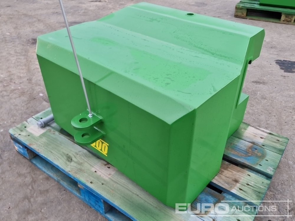 Unused 2025 John Deere 600kg Front Weights to suit John Deere Tractors, Metal Case with Towing Eye (Green) - Lantbruksmaskiner: bild 1 Unused 2025 John Deere 600kg Front Weights to suit John Deere Tractors, Metal Case with Towing Eye (Green) - Lantbruksmaskiner: bild 1