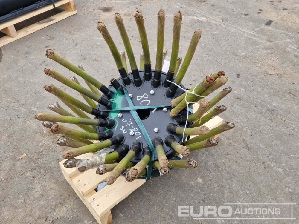 Weed Brush (2 of)(Defect) - Lantbruksmaskiner: bild 1 Weed Brush (2 of)(Defect) - Lantbruksmaskiner: bild 1