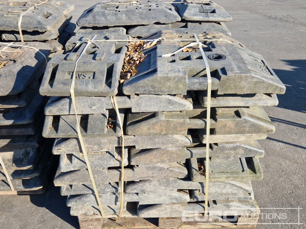 Pallet of Safety Barrier Rubber Blocks (4 of) - Entreprenadutrustning: bild 5 Pallet of Safety Barrier Rubber Blocks (4 of) - Entreprenadutrustning: bild 5
