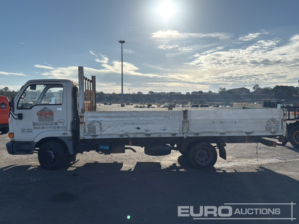 1999 Nissan Cabstar - Flakbil: bild 2 1999 Nissan Cabstar - Flakbil: bild 2