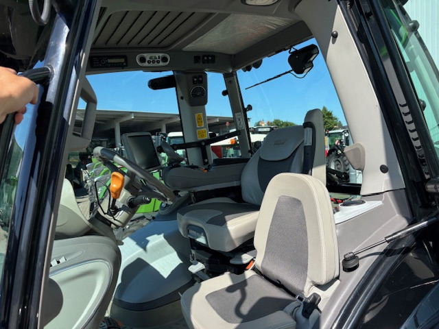 Deutz-Fahr Agrotron 6215 TTV Warrior-RTK - Traktor: bild 2 Deutz-Fahr Agrotron 6215 TTV Warrior-RTK - Traktor: bild 2