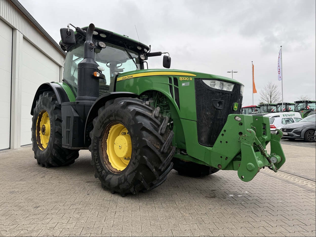 John Deere 8320 R E23 - Traktor: bild 1 John Deere 8320 R E23 - Traktor: bild 1