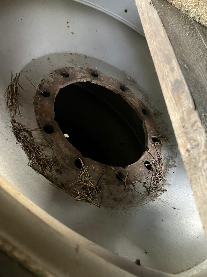 Massey Ferguson 340/95R48 320/95R32 Continental - Däck och fälgar: bild 3 Massey Ferguson 340/95R48 320/95R32 Continental - Däck och fälgar: bild 3