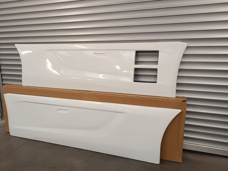 Iveco S WAY EURO 6 - ADBlue steps / scalini ADBlue - Aerodynamik/ Spoiler för Lastbil: bild 5 Iveco S WAY EURO 6 - ADBlue steps / scalini ADBlue - Aerodynamik/ Spoiler för Lastbil: bild 5