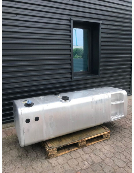 MAN 660 L + 75 L AdBlue - Bränsletank för Lastbil: bild 1 MAN 660 L + 75 L AdBlue - Bränsletank för Lastbil: bild 1