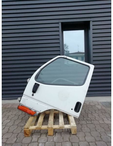 Mitsubishi CANTER - Dörr och reservdelar för Lastbil: bild 1 Mitsubishi CANTER - Dörr och reservdelar för Lastbil: bild 1