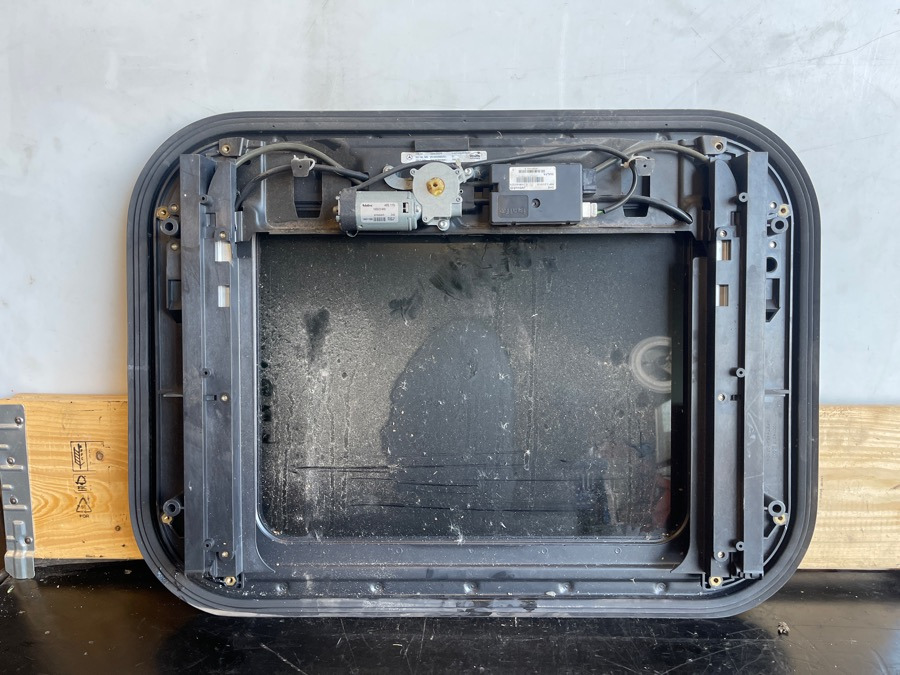 MERCEDES SUN ROOF A9438300342 - Hytt och interiör för Lastbil: bild 2 MERCEDES SUN ROOF A9438300342 - Hytt och interiör för Lastbil: bild 2