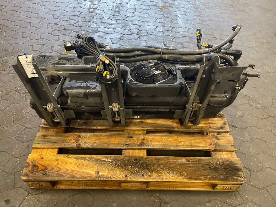 SCANIA ADBLUE TANK 2173147 - AdBlue tank för Lastbil: bild 2 SCANIA ADBLUE TANK 2173147 - AdBlue tank för Lastbil: bild 2