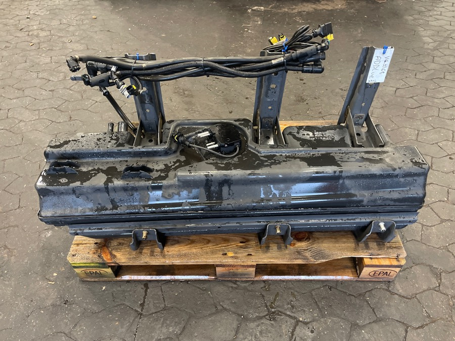 SCANIA ADBLUE TANK 2173147 - AdBlue tank för Lastbil: bild 1 SCANIA ADBLUE TANK 2173147 - AdBlue tank för Lastbil: bild 1