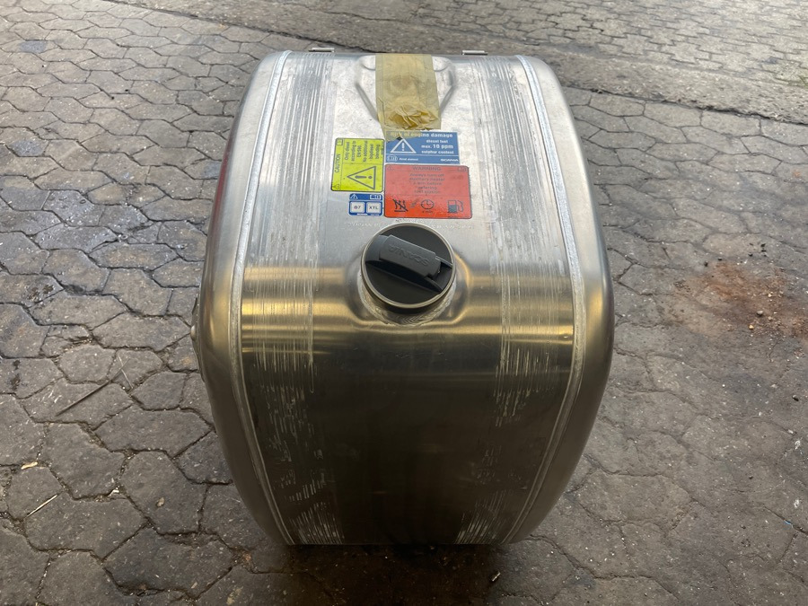 SCANIA FUEL TANK 2710455 - Bränslesystem för Lastbil: bild 1 SCANIA FUEL TANK 2710455 - Bränslesystem för Lastbil: bild 1