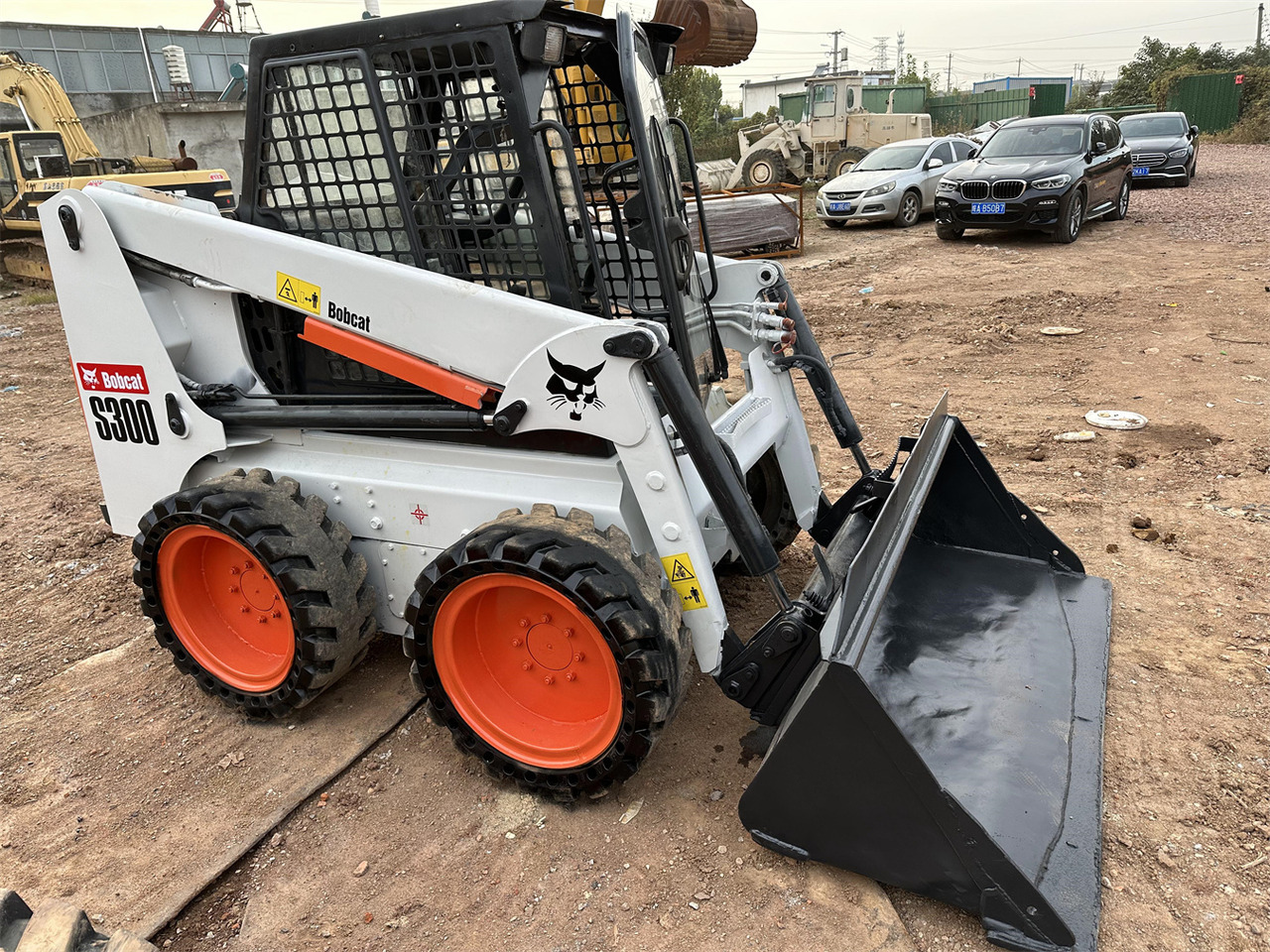BOBCAT S300 - Kompaktlastare/ Slirstyrda lastare: bild 1 BOBCAT S300 - Kompaktlastare/ Slirstyrda lastare: bild 1