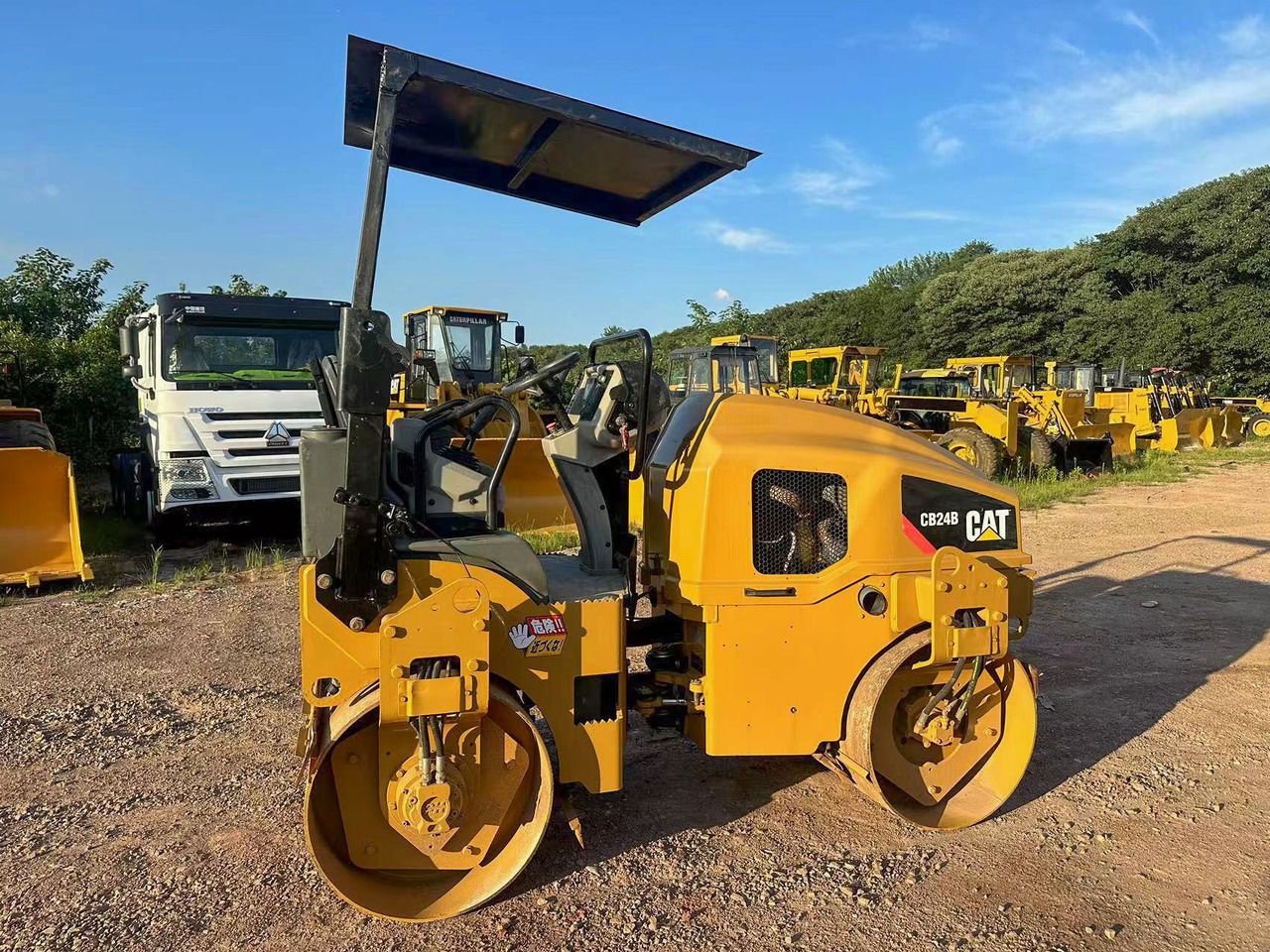 CATERPILLAR CB24B - Vält: bild 3 CATERPILLAR CB24B - Vält: bild 3