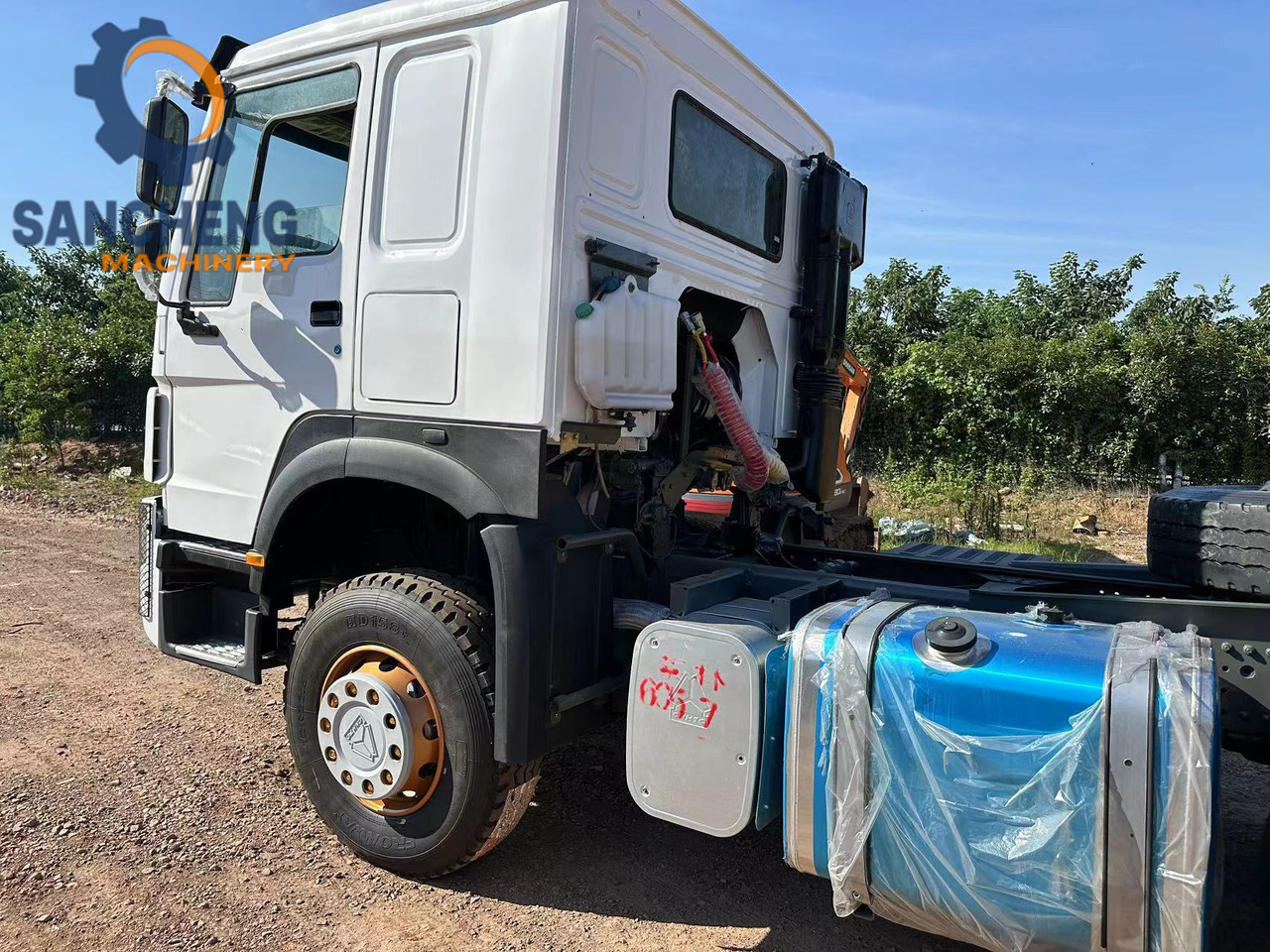 SINOTRUK HOWO Truck Head 371hp - Dragbil: bild 2 SINOTRUK HOWO Truck Head 371hp - Dragbil: bild 2