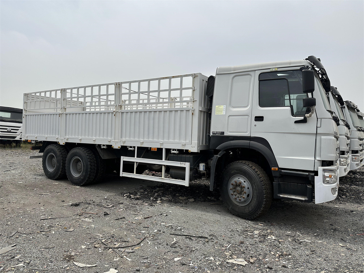 SINOTRUK HOWO 371 Cargo truck - Djurtransport lastbil: bild 3 SINOTRUK HOWO 371 Cargo truck - Djurtransport lastbil: bild 3