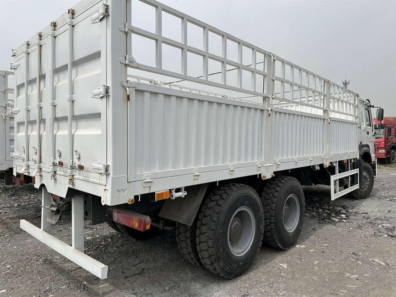 SINOTRUK HOWO 371 Cargo truck - Djurtransport lastbil: bild 5 SINOTRUK HOWO 371 Cargo truck - Djurtransport lastbil: bild 5